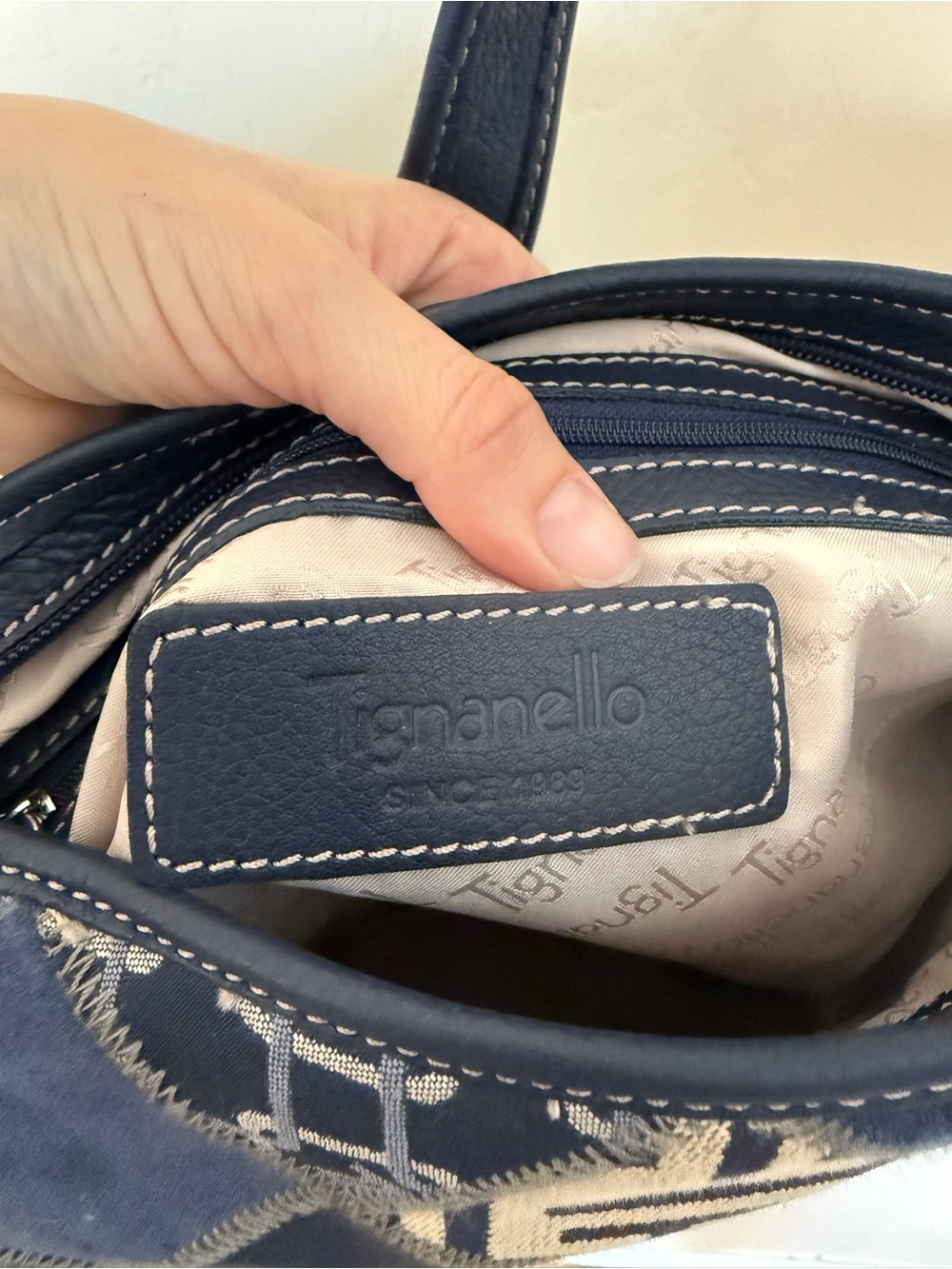 Tignanello genuine leather patchwork hobo shoulder bag in a beautiful mix of nav - Picture 11 of 14